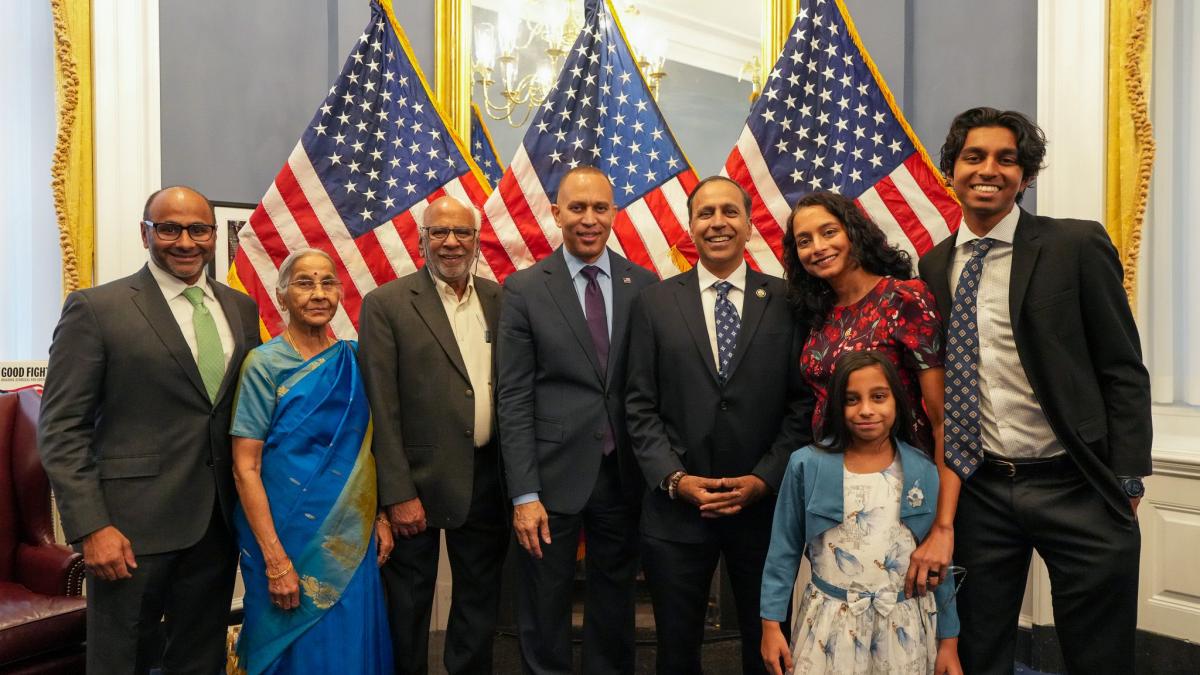 Rep. Krishnamoorthi 2025 Swearing-In